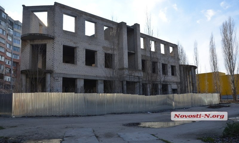 Скандальное недостроенное здание на Намыве взято под арест