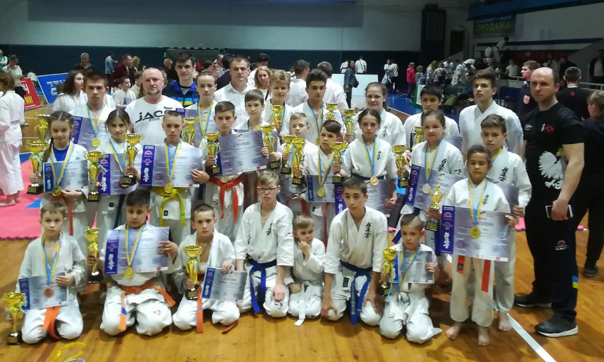 Николаевские каратисты завоевали 19 медалей на чемпионате Украины