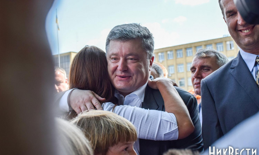 Порошенко сказал, что лично попросит николаевских депутатов, если они не захотят дать денег на Соборную площадь
