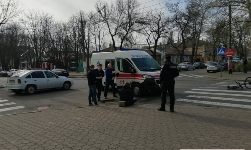 В центре Николаева «Опель» сбил велосипедиста