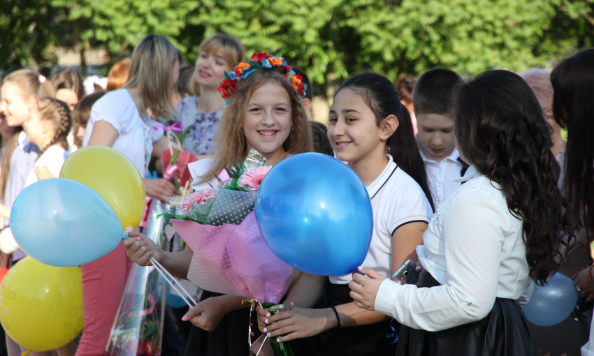 Мэр Николаева Александр Сенкевич поздравил школьников с праздником Последнего звонка