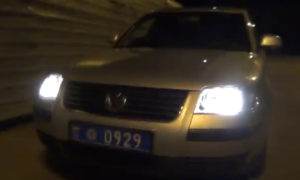 Николаевские полицейские распивают алкоголь в служебном автомобиле