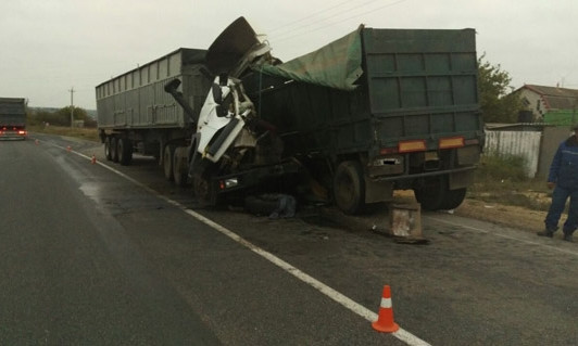 В Витовском районе столкнулись два грузовика – один человек погиб