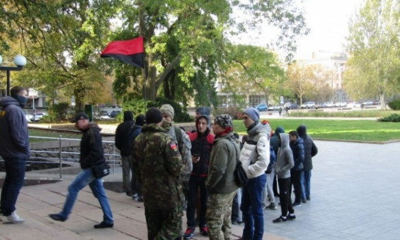 Активисты пытались заблокировать сторонников Медведчука