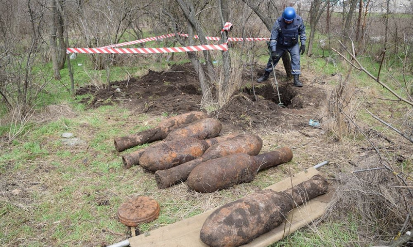 Смертельно опасные находки: в Веселиново обнаружены 7 реактивных снарядов и инженерную мину