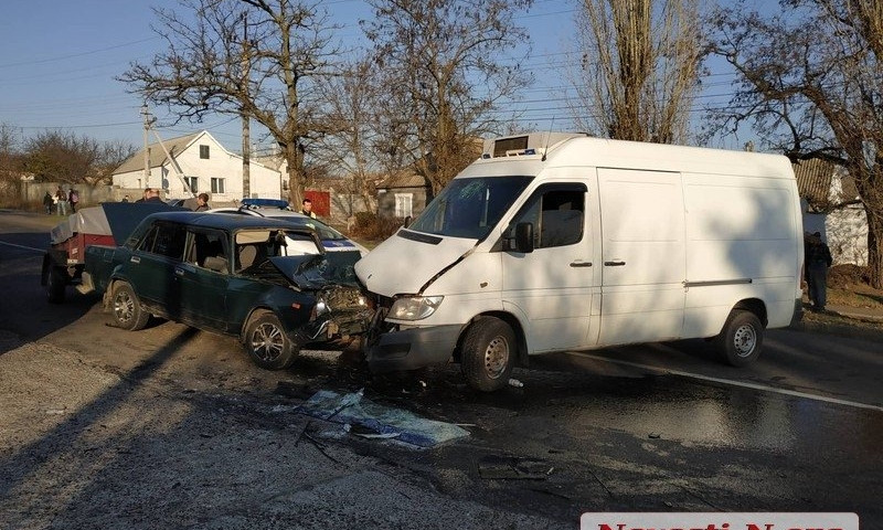 В Николаеве «Жигули» врезались в «Мерседес» - пострадали оба водителя