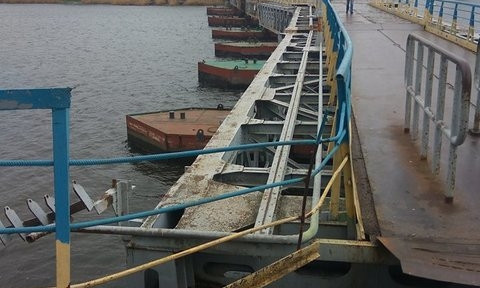 В Николаеве перекрыли мост, уходящий под воду