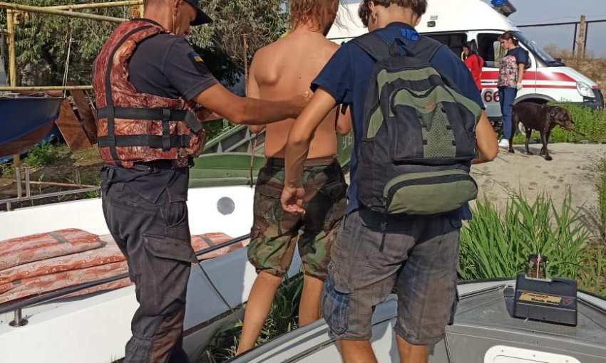Спасатели срочно доставили к медикам отдыхающего на Кинбурне мужчину 