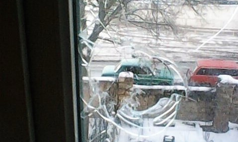По окнам дома главы Кривоозерской райгосадминистрации Алексея Мирошниченко стреляли из травматического оружия