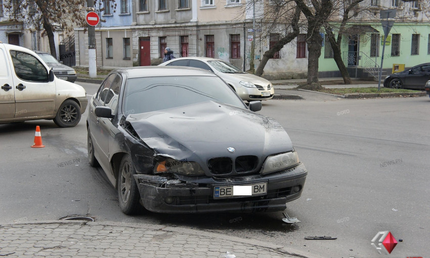 В Николаеве столкнулись два «BMW»