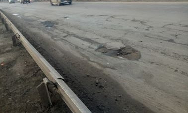 Директор «Николаевавтодор» оправдался за плохой ремонт дороги на Варваровском мосту: «Со стороны легче рассуждать»