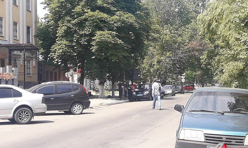 В центре Николаева возле управлений СБУ и Нацполиции искали взрывчатку