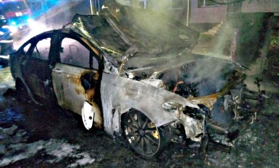В Николаеве машина сгорела на платной стоянке