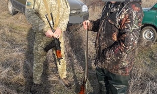 В Николаевской области пограничники обнаружили нарушителя режима с незарегистрированным охотничьим ружьем