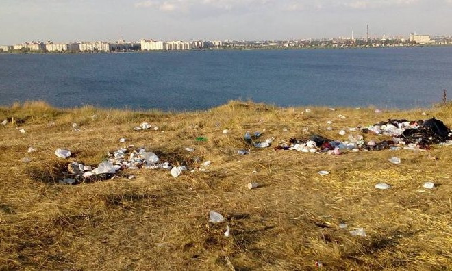 Николаевцы и гости города после FEST MRII склоны Южного Буга оставили утопать в мусоре