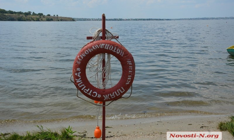 Несмотря на запрет николаевцы отдыхают и купаются на пляжах города