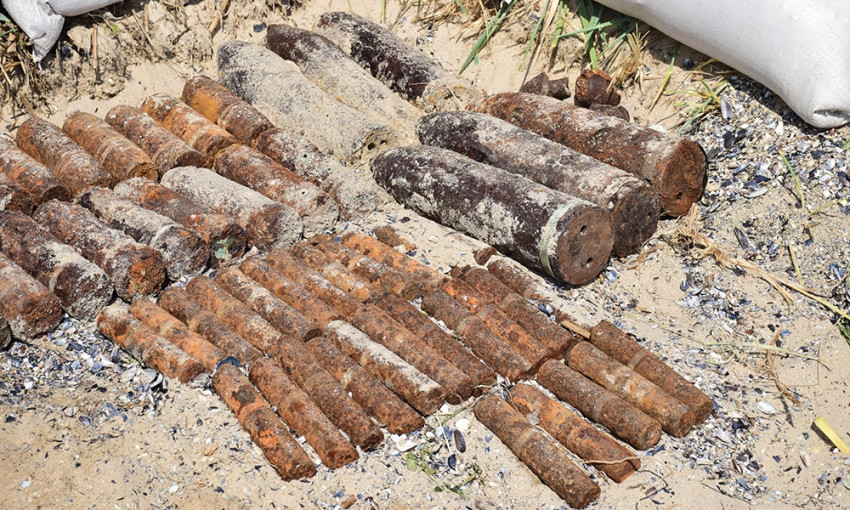 Вблизи острова Березань в акватории Черного моря нашли больше сотни снарядов