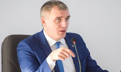 «Не ведитесь на эту пропаганду!» — Сенкевич обвинил депутатов в давлении на чиновников и попытке создать коррупционную схему