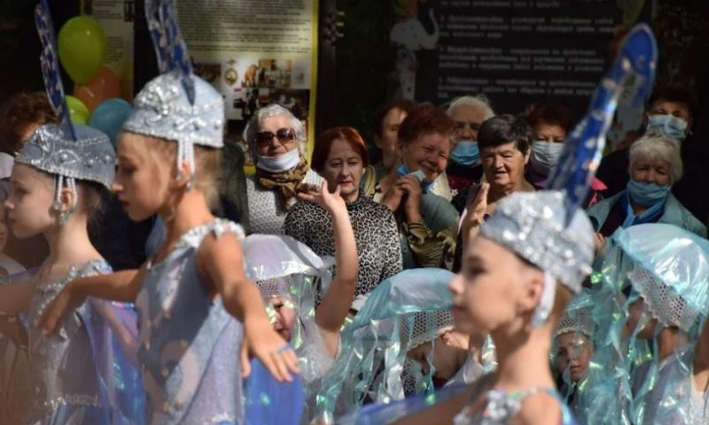 В Николаевском зоопарке поздравляли пенсионеров с Днем людей пожилого возраста 