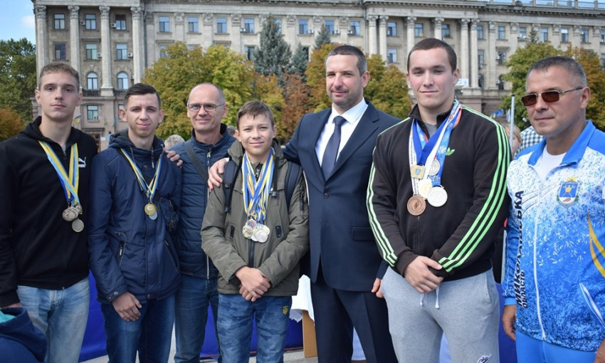 Губернатор Николаевской области Александр Стадник поздравил спортивную элиту с Днем физической культуры и спорта