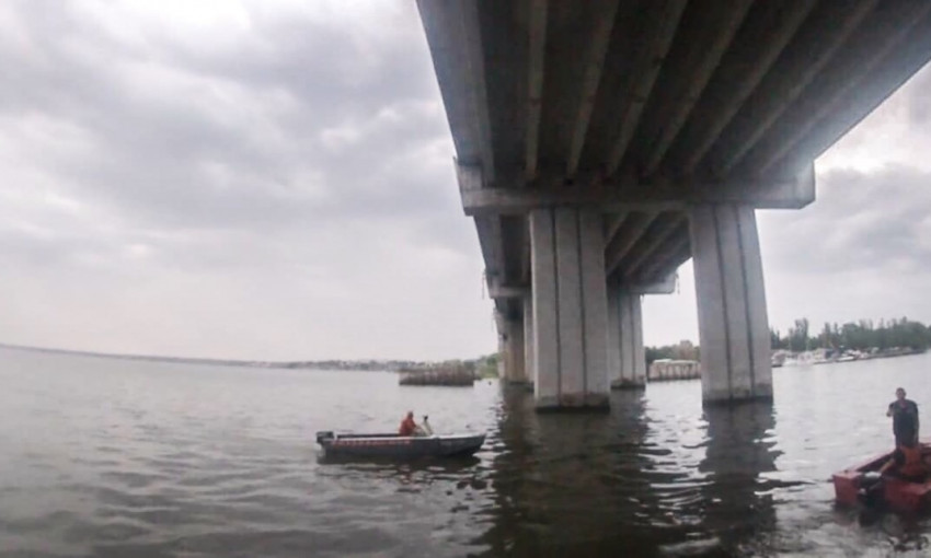Молодой парень утонул под Ингульском мостом в Николаеве 