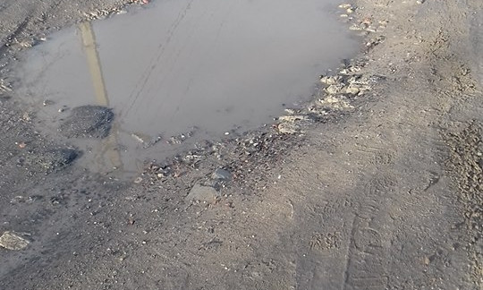 Сплошное грязевое месиво по дороге к детскому саду и маршрутке