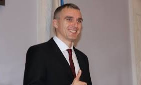 Сенкевич празднует победу, горизбирком обнародовал результаты выборов