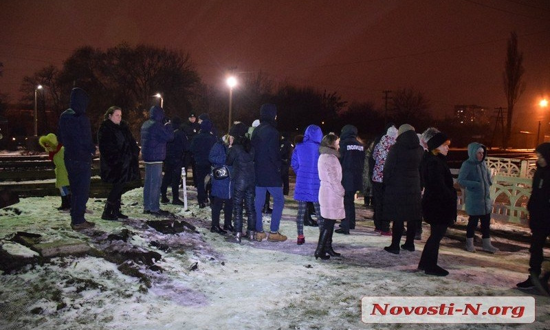 В Николаеве жители хотели перекрыть железную дорогу — помешала полиция