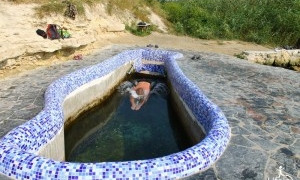 Николаевцы построили бассейн на побережье Ингула