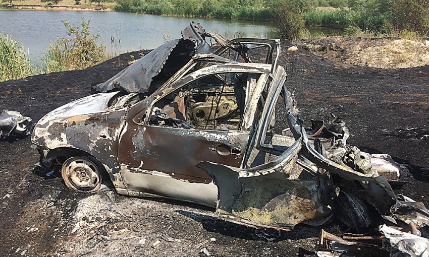 На Николаевщине из-за пожара травы сгорел автомобиль