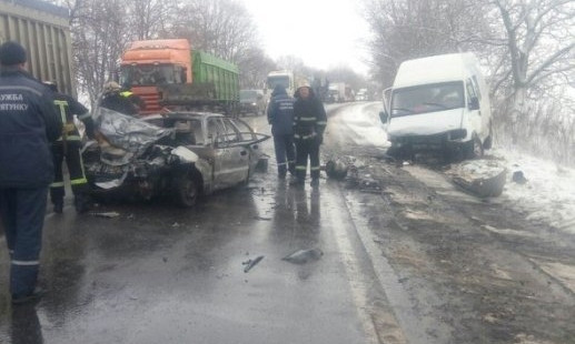 На автотрассе «Николаев-Ульяновка» произошла серьезная авария, пострадал водитель автомобиля