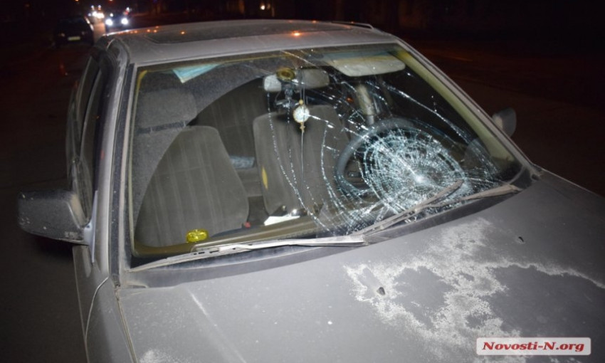 В Николаеве автомобиль сбил пешехода на костылях