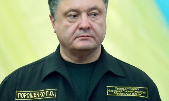 Порошенко ввел в действие решение СНБО о введении военного положения в Украине