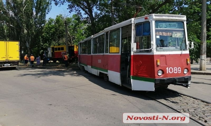 В Николаеве пешеход попал под трамвай