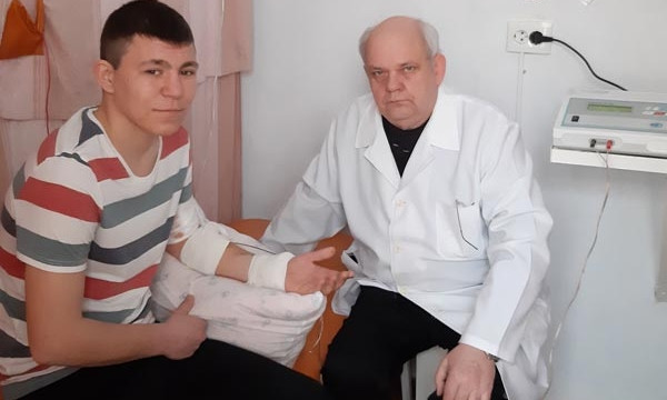 Медики городской больницы №5 спасли жизнь юноше и сохранили ему руку