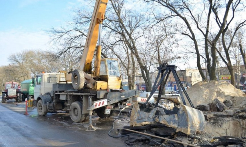 В Николаеве на 5,5 метров провалился канализационный коллектор