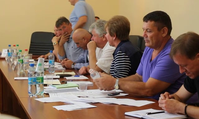 С обвинениями в «дерибане» бюджета депутаты Николаевского облсовета снова поругались с руководством ОГА