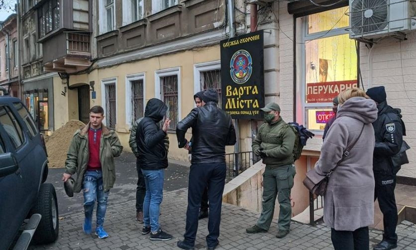 В Одессе николаевские полицейские провели обыск по делу об уничтожении древнего скифского кургана  