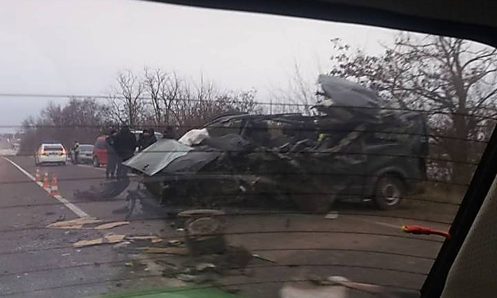 На автотрассе на территории Николаевской области произошла смертельная авария, погибли два человека