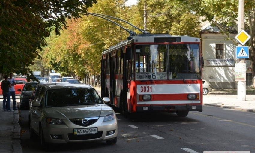 В Николаеве ко Дню Европы продлят движение троллейбусов и трамваев