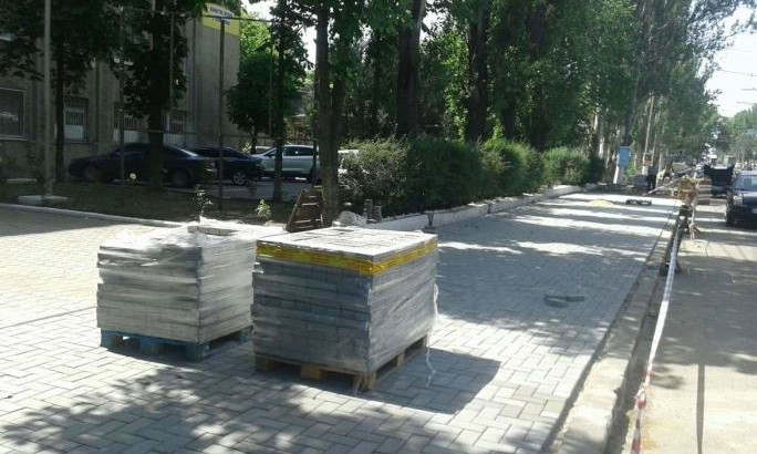 Приступили к масштабному обновлению пешеходной части ул. Пушкинской