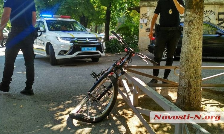 На Никольской автомобиль сбил пьяного велосипедиста, выехавшего на встречную полосу