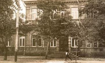 7 ноября 1881 года утверждён устав городской общественной библиотеки 