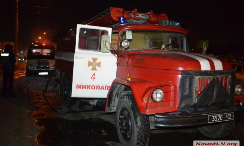 В Николаеве подожгли микроавтобус «Газель»