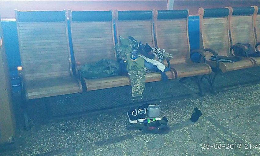 В Николаеве из-за брошенного багажа оцепили ЖД вокзал и вызвали взрывотехников