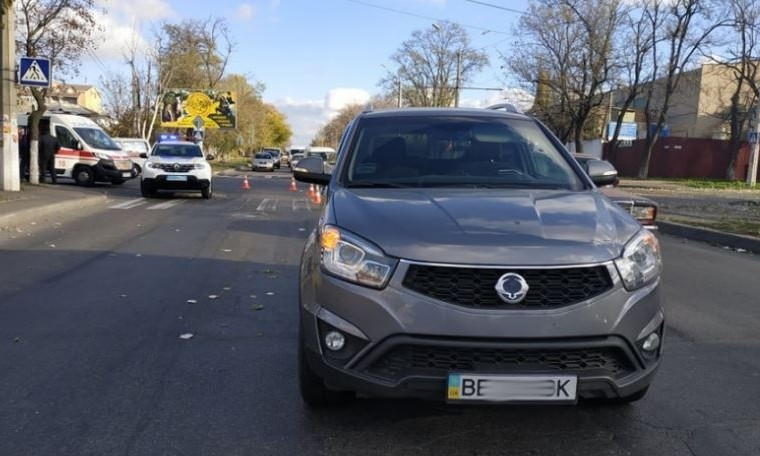 Автомобиль сбил 9-летнего школьника на переходе