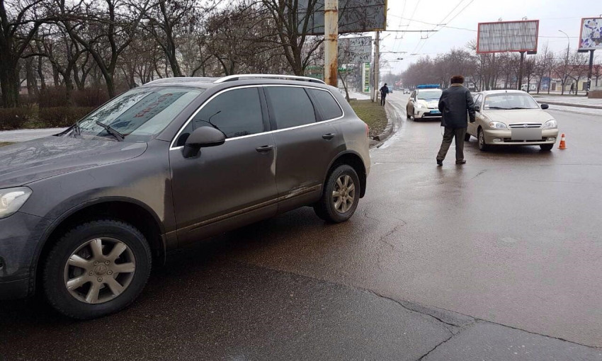 В центре Николаева из-за несоблюдения правил дорожного движения столкнулись две иномарки