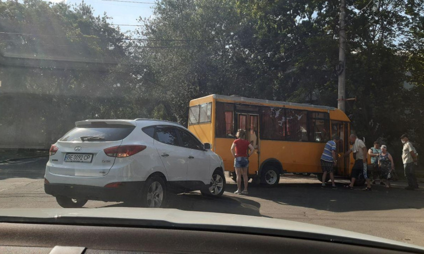 ДТП в центре Николаева: легковушка врезалась в маршрутку