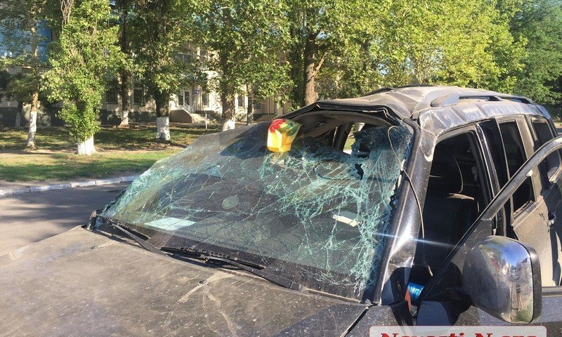 В Николаеве в результате столкновения перевернулся автомобиль