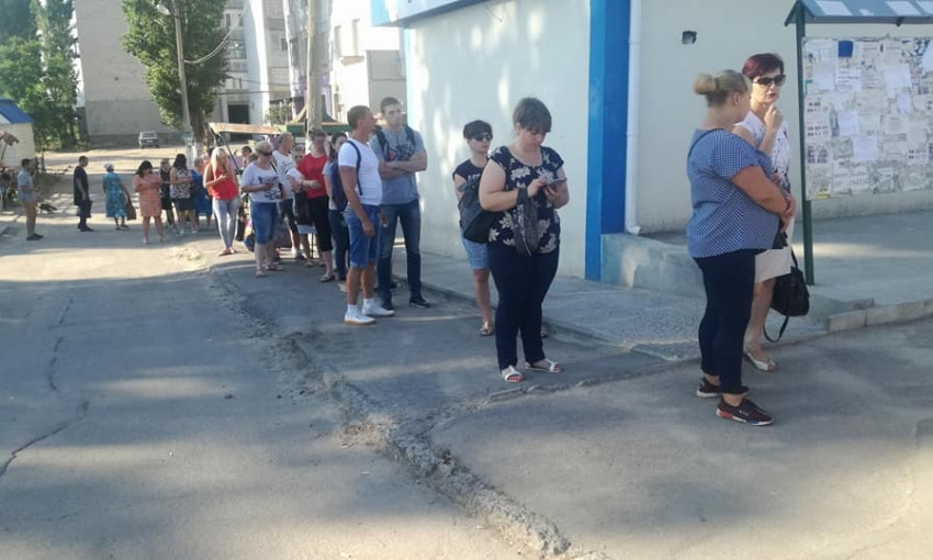 В Николаеве жители Матвеевки по несколько часов вынуждены ждать автобус, который ходит раз в час